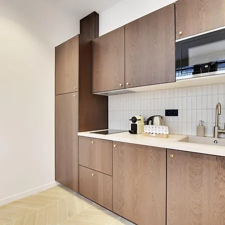 Apartment 11 - Charming L010 *